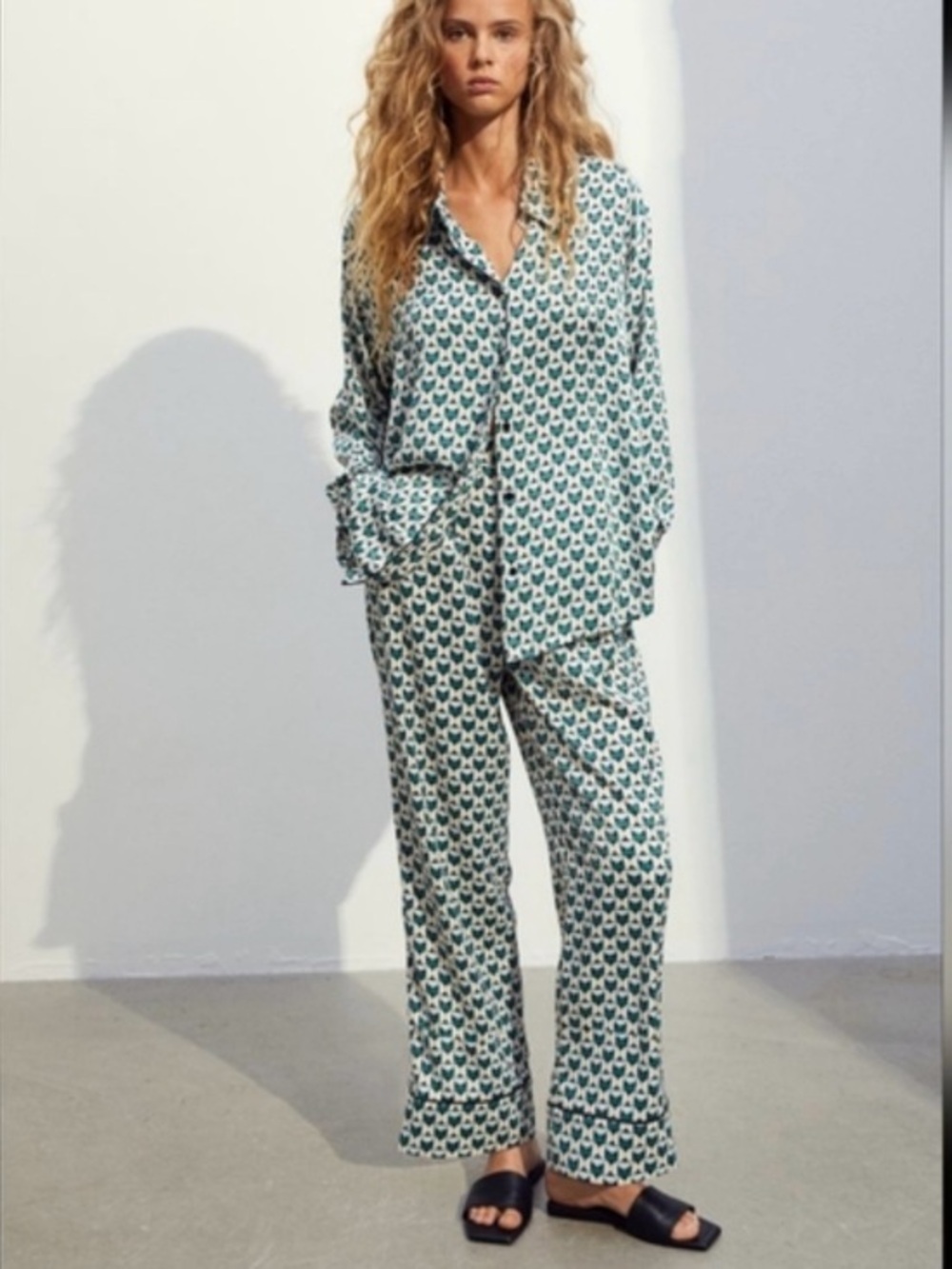 H&M Geometric Print Satin Two Piece Set XS/4 Wide Leg Pants Scandinavian Comfy